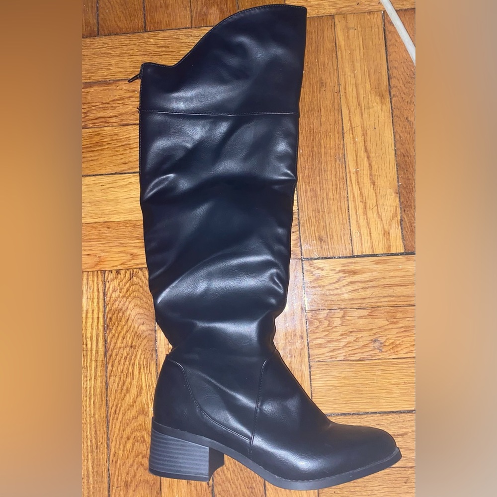 CHARLOTTE RUSSE Leather knee boots
